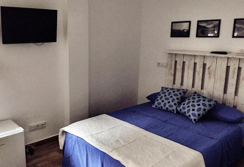 Номер Стандарт, Hostal Ciempozuelos, Cerca Del Parque Warner Y Madrid