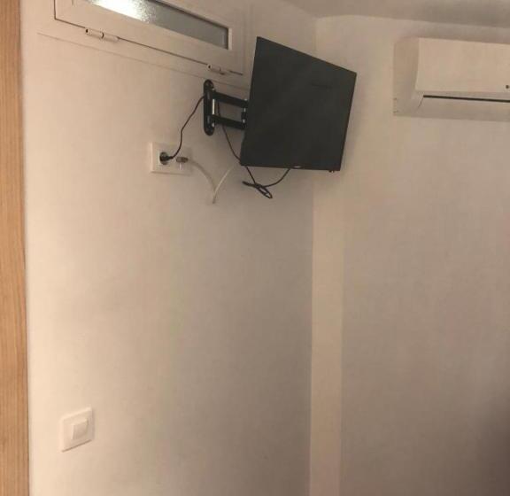 Номер Basic, Hostal Ciempozuelos, Cerca Del Parque Warner Y Madrid