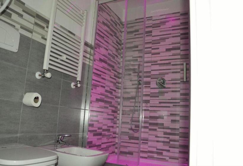 اتاق لوکس, Iris Inn