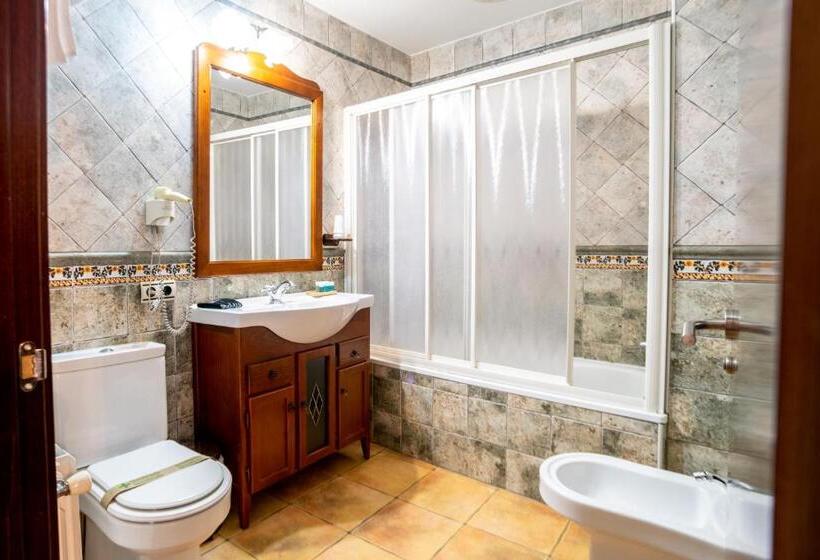 Номер Стандарт Трехместный, Hostal El Guerrer