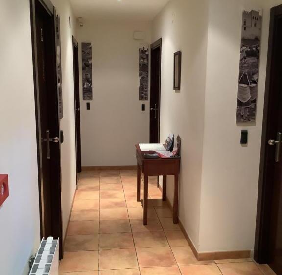 Номер Стандарт Трехместный, Hostal El Guerrer