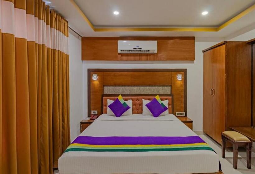 Номер Superior, Treebo Premium Palmyra Milford, 2 Km From Alleppey Beach