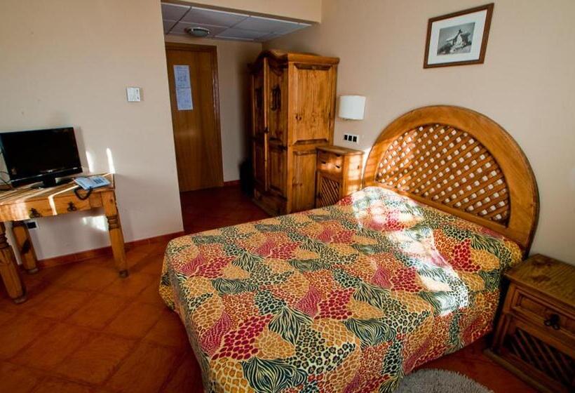 Quarto Estandar, Villa Románica