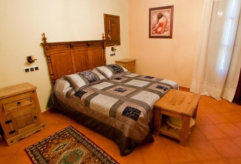 اتاق استاندارد سه نفره, Villa Románica