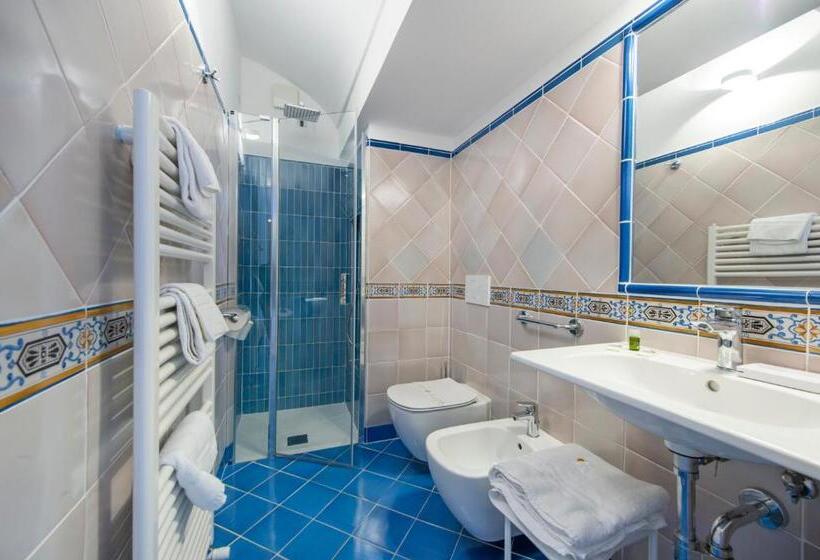 سوییت سوپریور با چشم‌انداز دریا, Albadamare Boutique