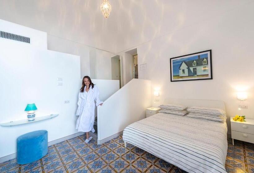 سوئیت جونیور با تراس, Albadamare Boutique