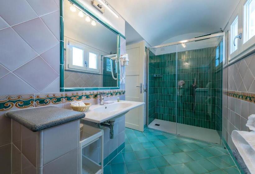 سوییت جونیور با بالکن, Albadamare Boutique