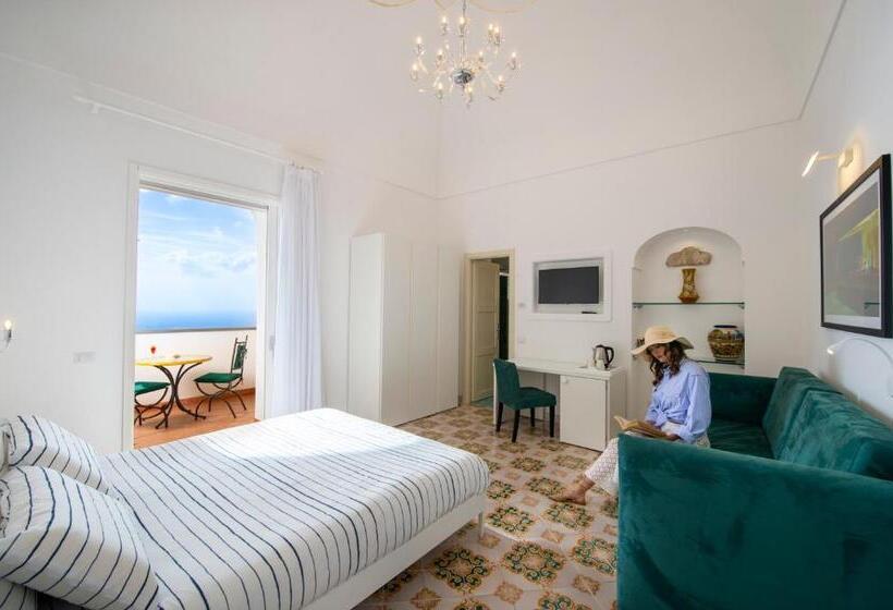 سوییت جونیور با بالکن, Albadamare Boutique