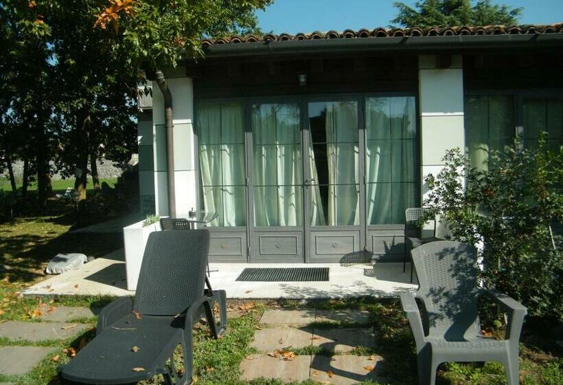 Трехместный Номер Стандарт Вид на Сад, Villa Franca In Franciacorta