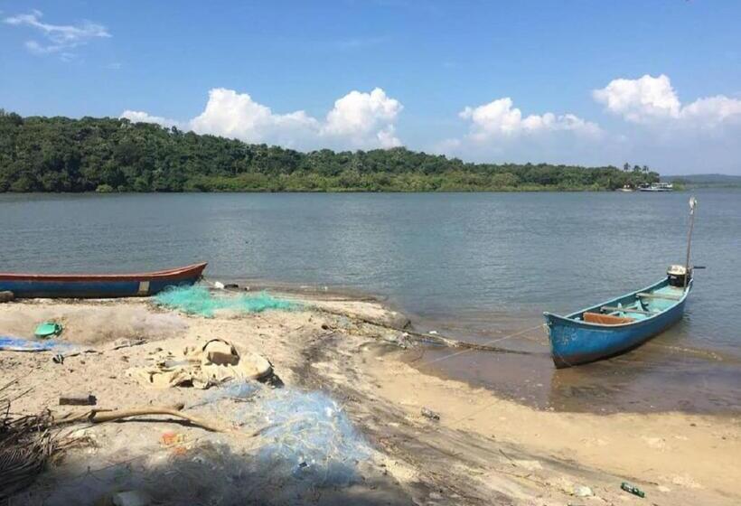 豪华海景房, Hill Rock