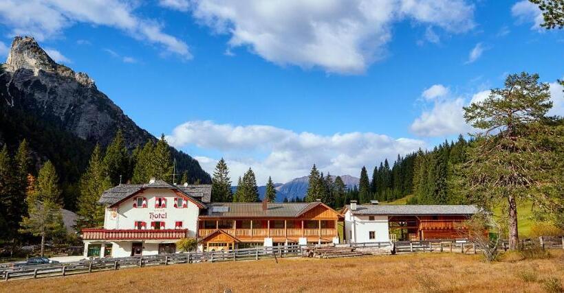 Трехместный Номер Стандарт с Видом, Alpin Natur Hotel Brückele