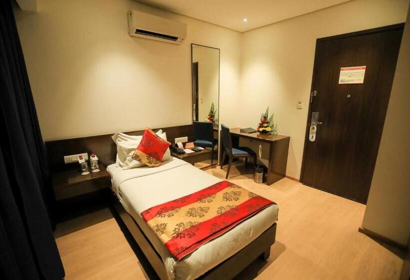 اتاق استاندارد یک نفره, German Palace Near To Airport