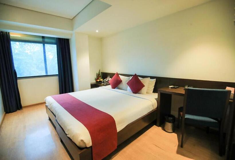 اتاق لوکس, German Palace Near To Airport