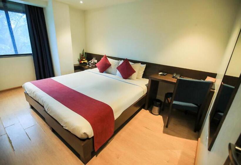 اتاق لوکس, German Palace Near To Airport