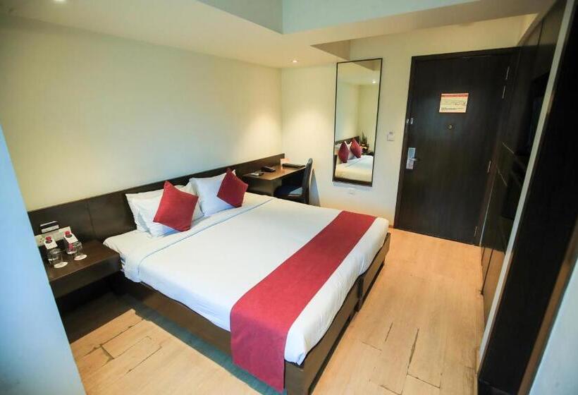 اتاق لوکس, German Palace Near To Airport