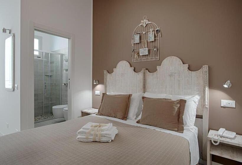 غرفة قياسية ثلاثية, Villa Esedra