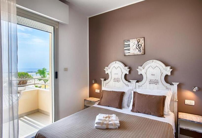 غرفة قياسية مطلّة علي البحر, Villa Esedra