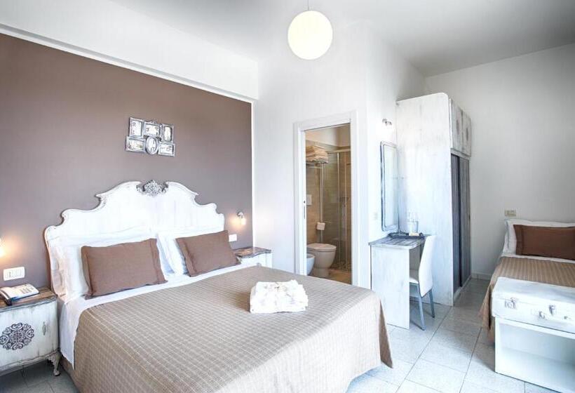 Трехместный Номер Стандарт с Балконом, Villa Esedra