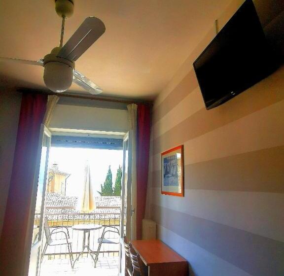 اتاق استاندارد با بالکن, Albergo Al Pescatore