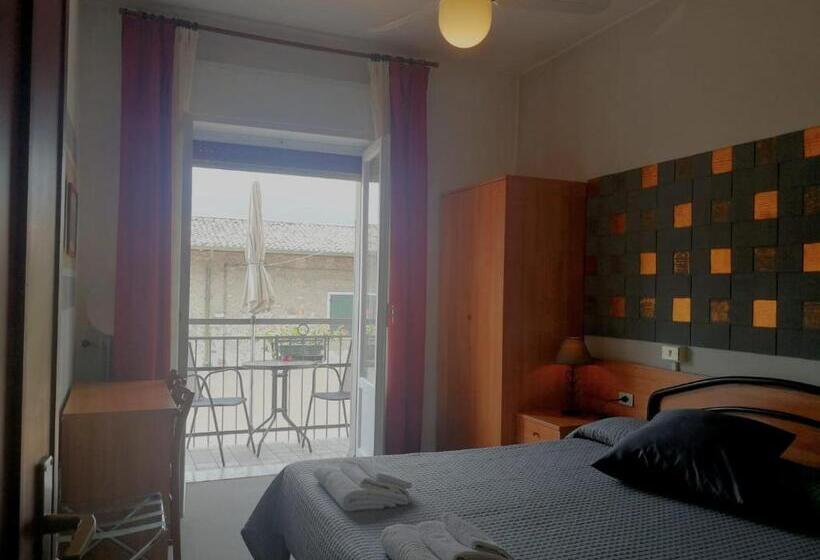 اتاق استاندارد با بالکن, Albergo Al Pescatore