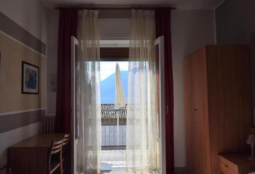 اتاق استاندارد با بالکن, Albergo Al Pescatore
