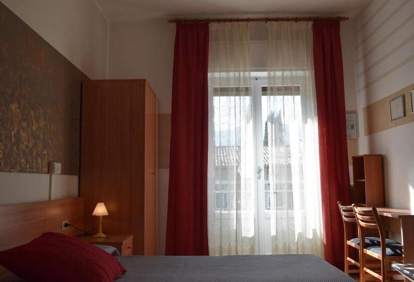 اتاق استاندارد با بالکن, Albergo Al Pescatore