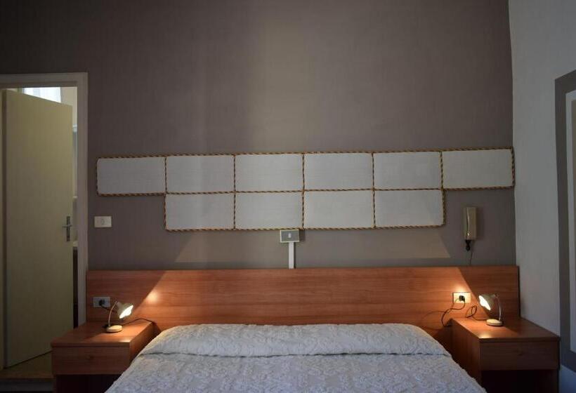 اتاق استاندارد با بالکن, Albergo Al Pescatore