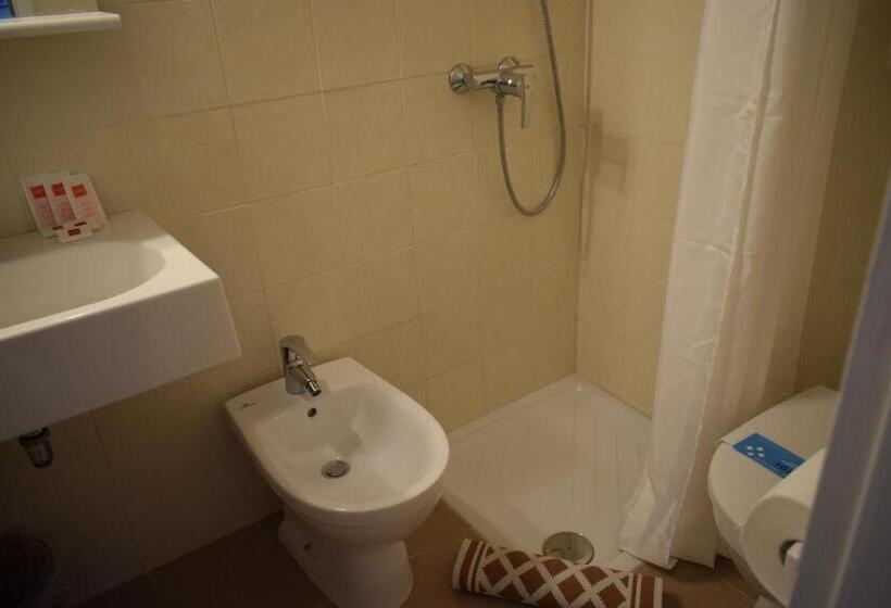 اتاق استاندارد سه تخته با بالکن, Albergo Al Pescatore