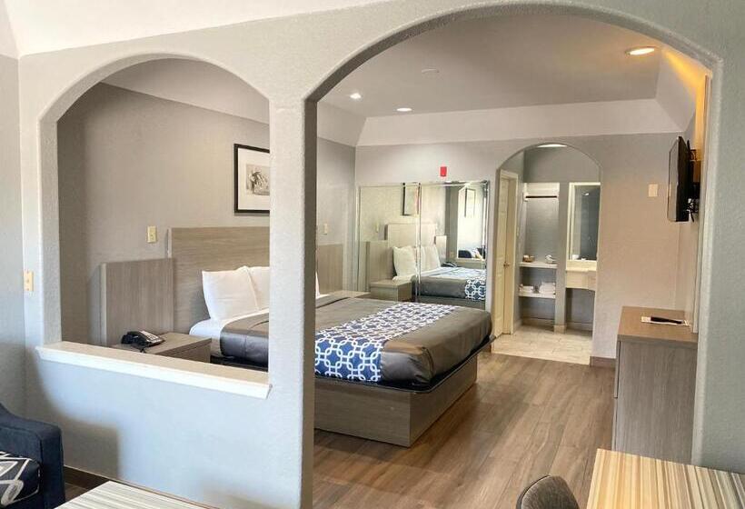 Suite Lit King, Island Suites Hobby Airport