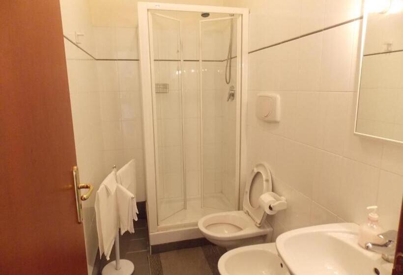 标准单人间, Albergo Roma