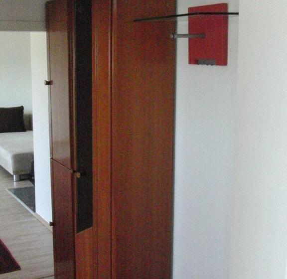 ルームシェアのワンベッド, Guesthouse Herriot