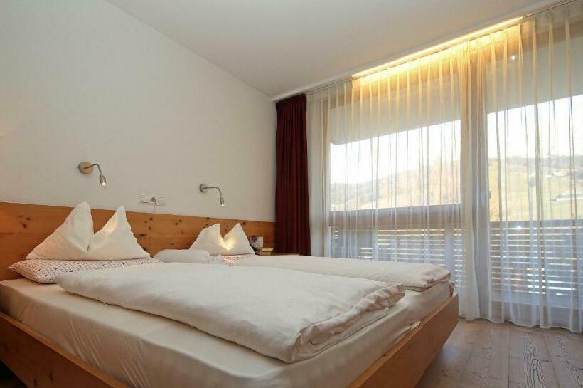 Номер Стандарт с Балконом, Alpine Hotel Ciasa Lara