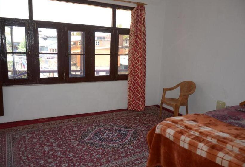디럭스 룸, Howrah Guest House