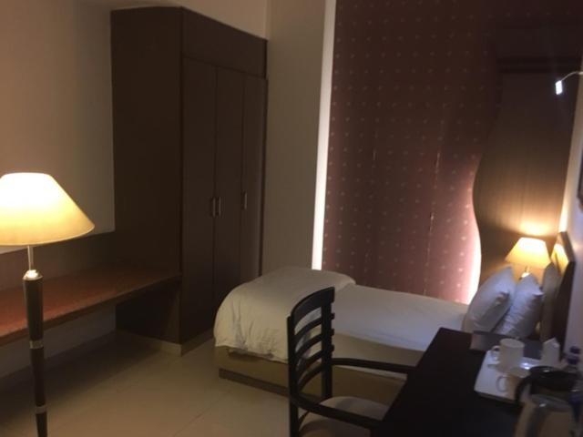 이그제큐티브 트리플, Shiva Oasis Resort