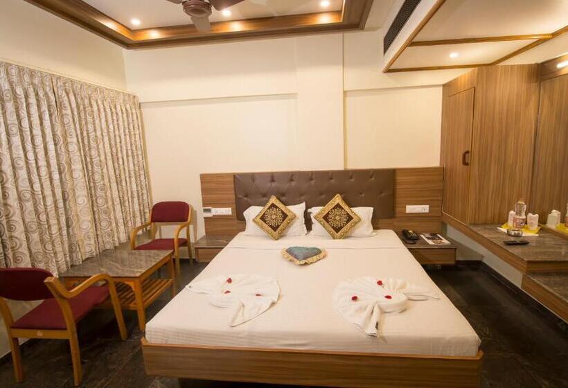 Номер Deluxe, Sri Janakiram Hotels