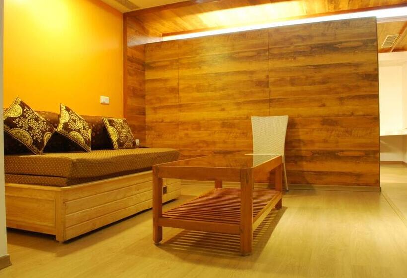 Люкс, Sri Janakiram Hotels