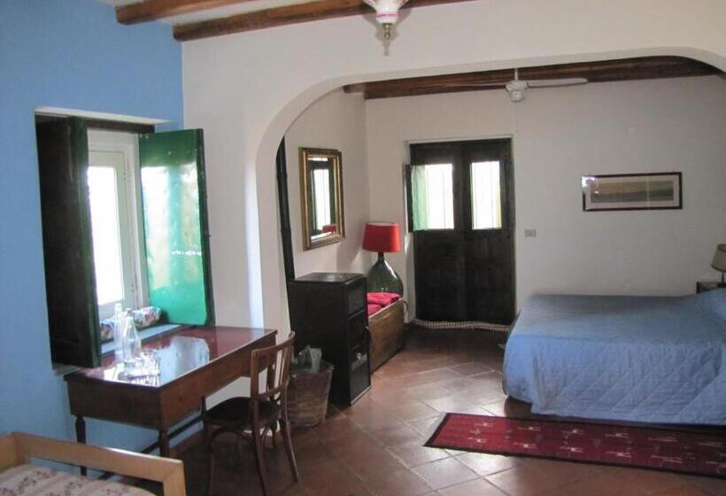 اتاق استاندارد سه تخته با چشم‌انداز باغ, B&b La Casa Di Pippinitto