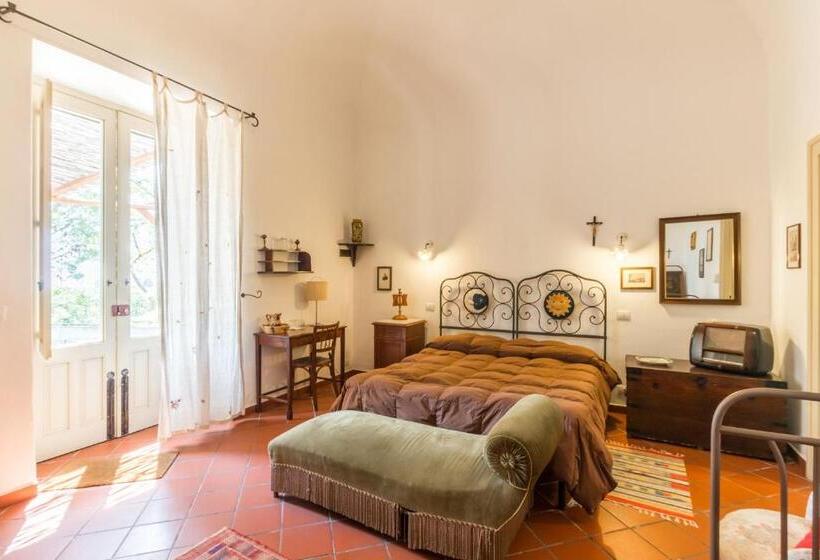اتاق استاندارد سه تخته با چشم‌انداز باغ, B&b La Casa Di Pippinitto