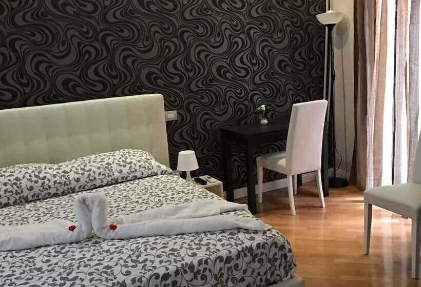سوییت جونیور با بالکن, Petros Room Camere