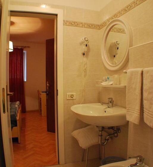 标准间, Albergo Lucia