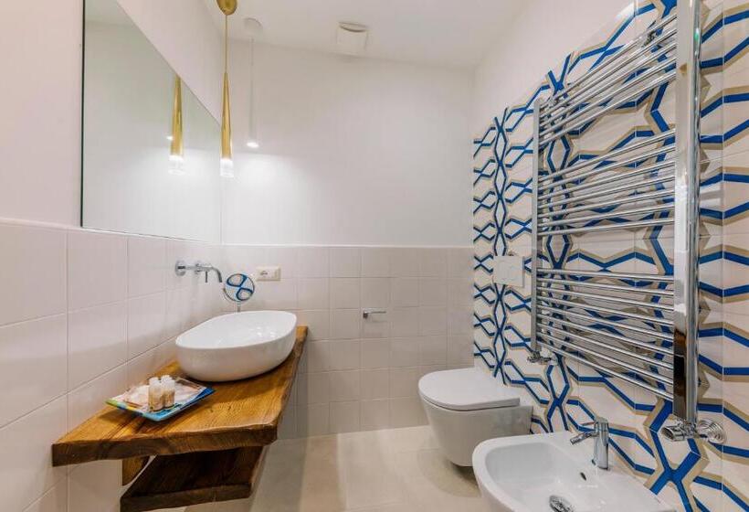 اتاق لوکس, Monte Brusara Relais