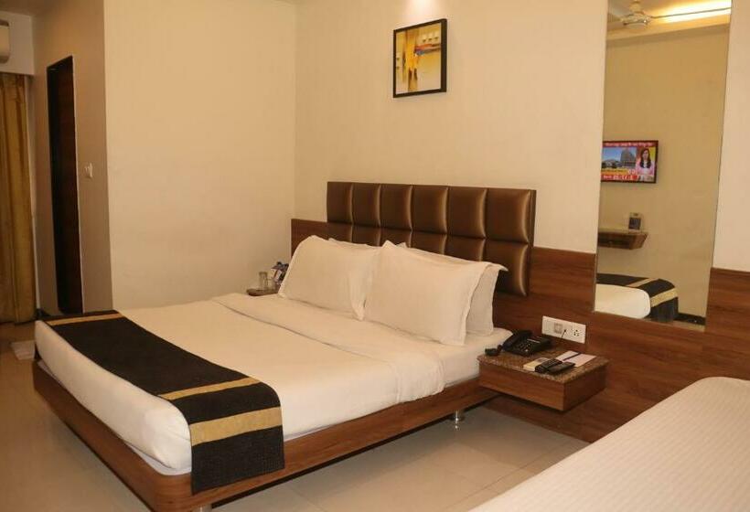 Номер Superior, Kyriad Hotel Indore By Othpl