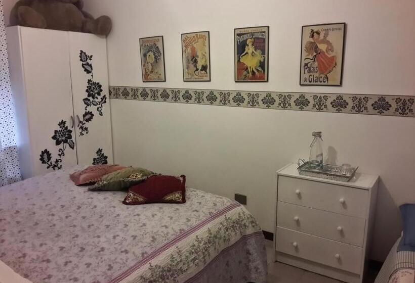 Quarto Triplo Estandar Banheiro Compartilhado, Su Planu