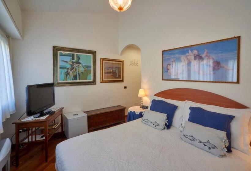 Номер Стандарт, Tosca House