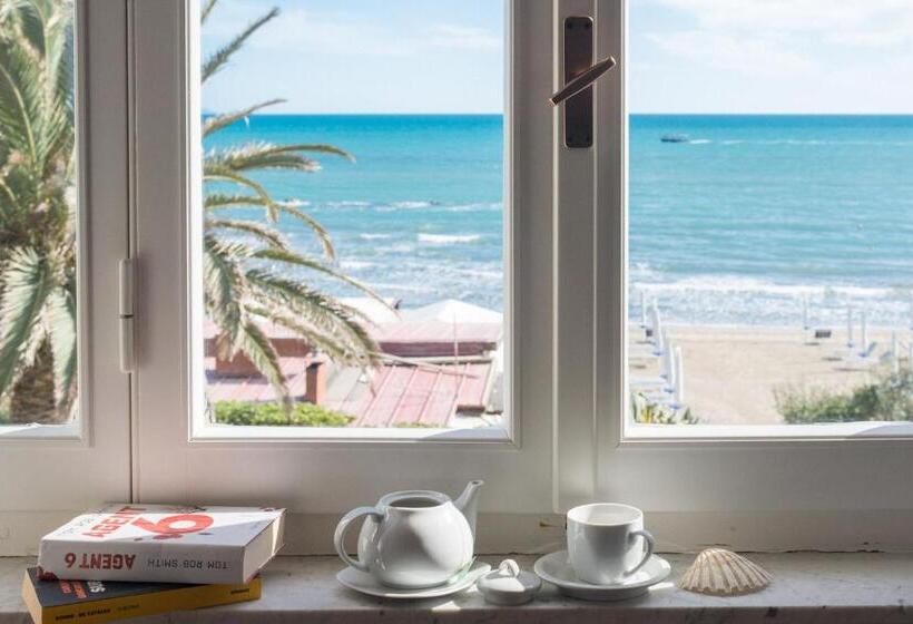 اتاق لوکس با چشم‌انداز دریا, B&b Livia