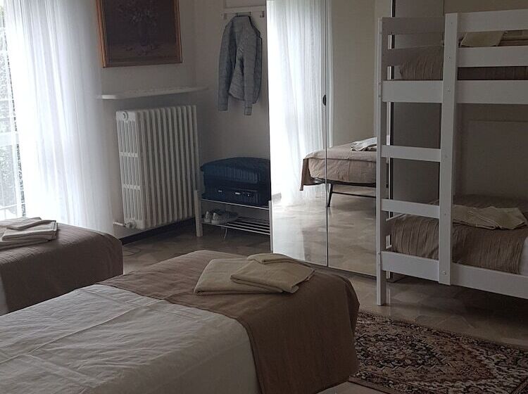 스탠다드 4인용 룸 공용 욕실, Bed & Breakfast Ai Due Vecchi Ulivi