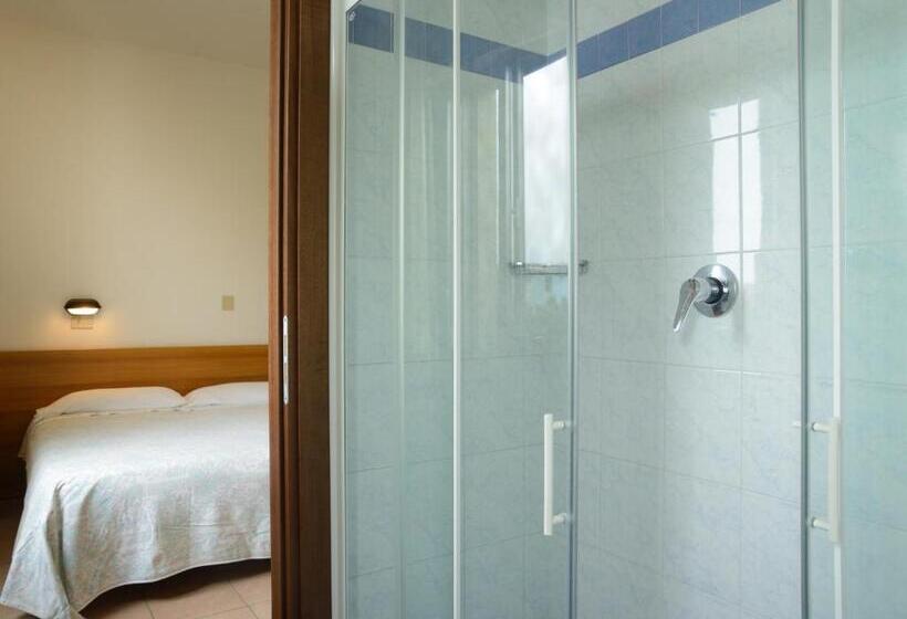 Quarto Estandar, Acacia
