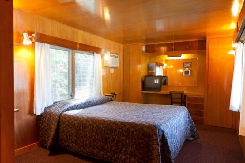 Номер Стандарт, Robbins Motel
