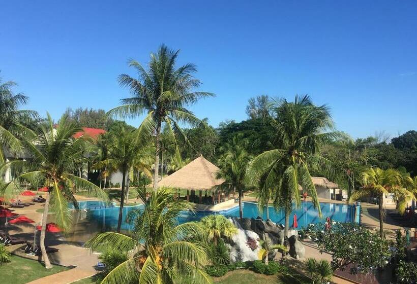 Семейный Номер Вид на Бассейн, Sand & Sandals Desaru Beach Resort & Spa