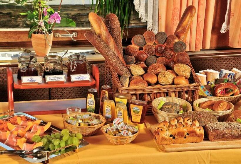 غرفة قياسية مزوَّدة بشُرفة, Bacharacher Hof
